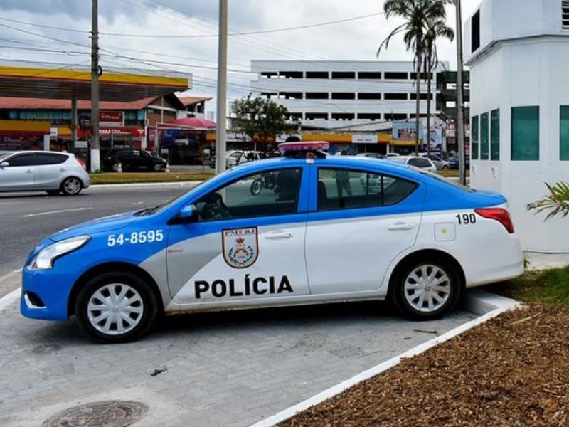 Polícia prende homem em Rio das Ostras atirou andaime contra ex-companheira