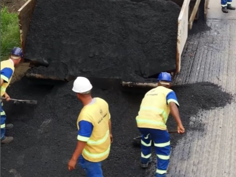 Carlos Augusto acompanha obras no Contorno na companhia de representantes do Estado