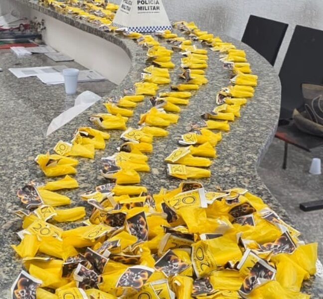 Operação da PM apreende 245 tubos de cocaína em bairro de Macaé