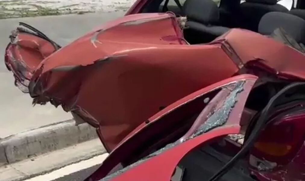 Acidente com capotamento mobiliza bombeiros na Rodovia Amaral Peixoto em Iguabinha