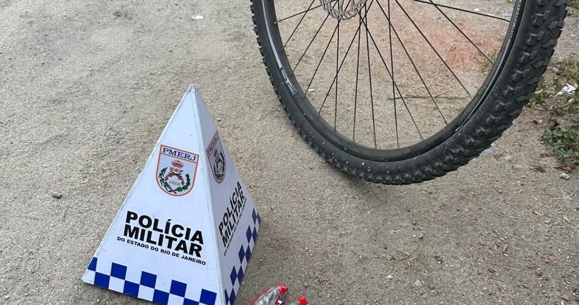 Polícia apreende maconha, dinheiro e celular durante abordagem em Macaé