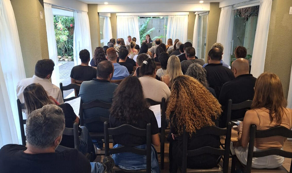 Hotéis e restaurantes de Búzios participam de reunião sobre revisão salarial e transparência sindical