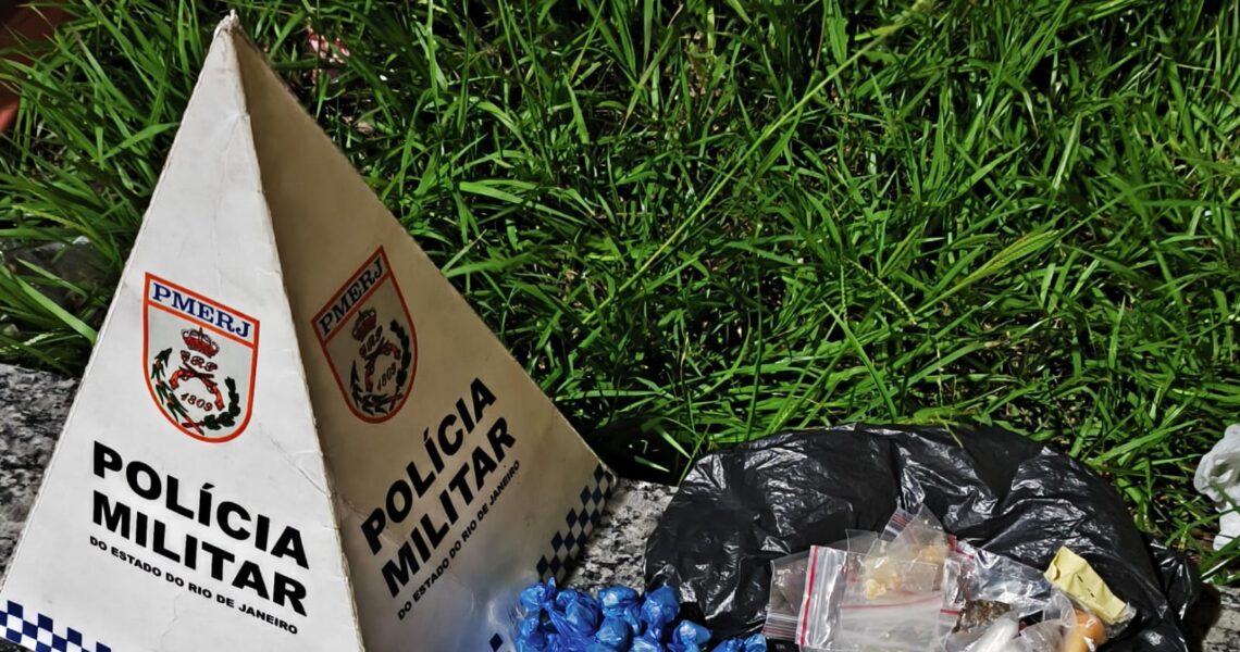 Patrulhamento do 32º BPM em Macaé resulta em apreensão de drogas no Alto dos Cajueiros