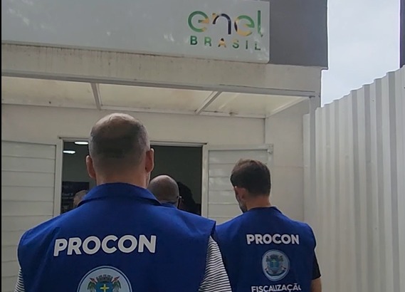 Procon-Macaé reage e entrega auto de infração contra Enel