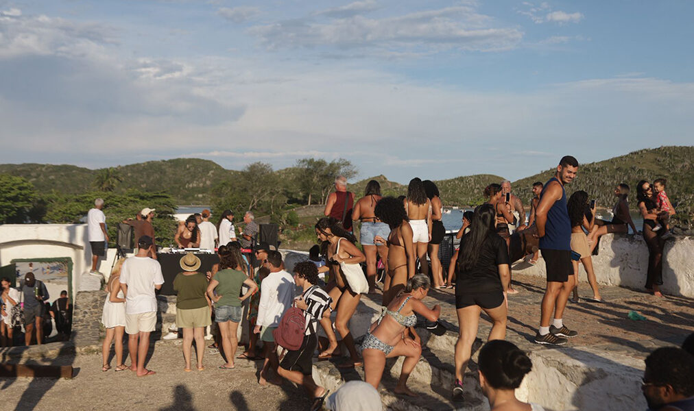 Última edição do Canto do Forte reúne artistas locais no Forte São Mateus em Cabo Frio