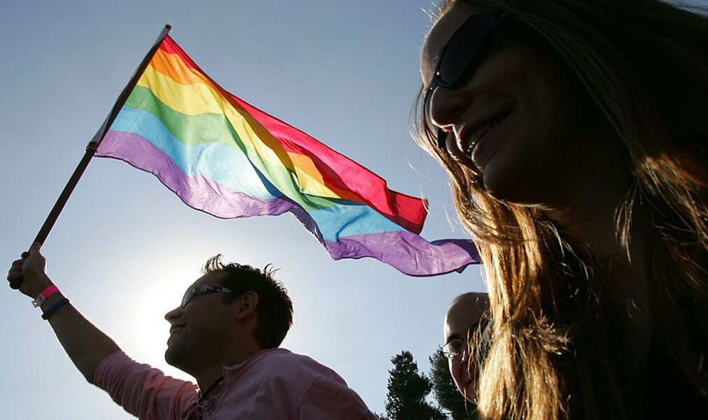 Cabo Frio amplia rede de proteção e cria canal direto para denúncias de LGBTIfobia