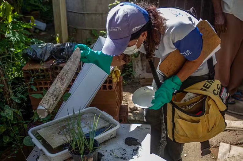 Agentes de saúde promovem orientação e prevenção no Dia D contra arboviroses em Macaé