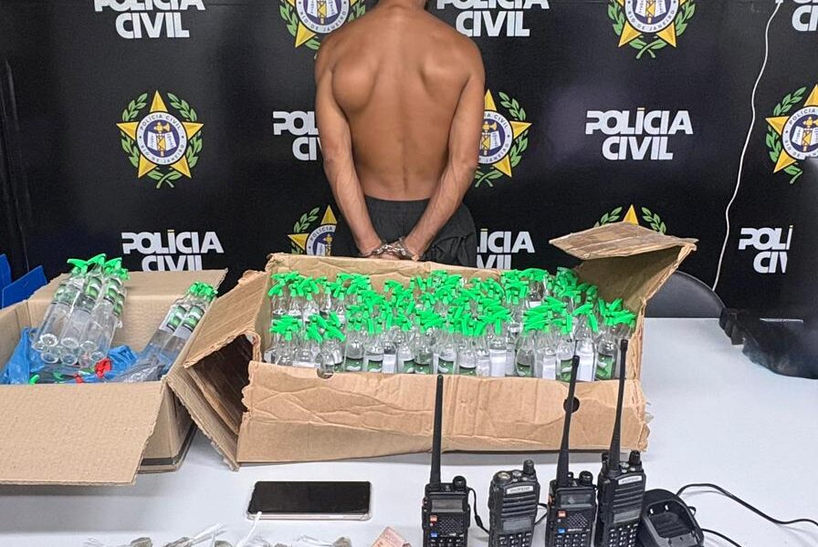 Polícia apreende 180 lança-perfumes e rádios comunicadores em operação em Macaé