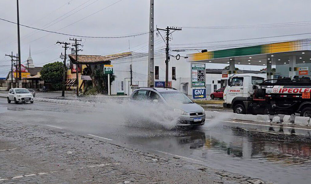 Cabo Frio mantém estágio de observação após temporal e suspende aulas em Tamoios