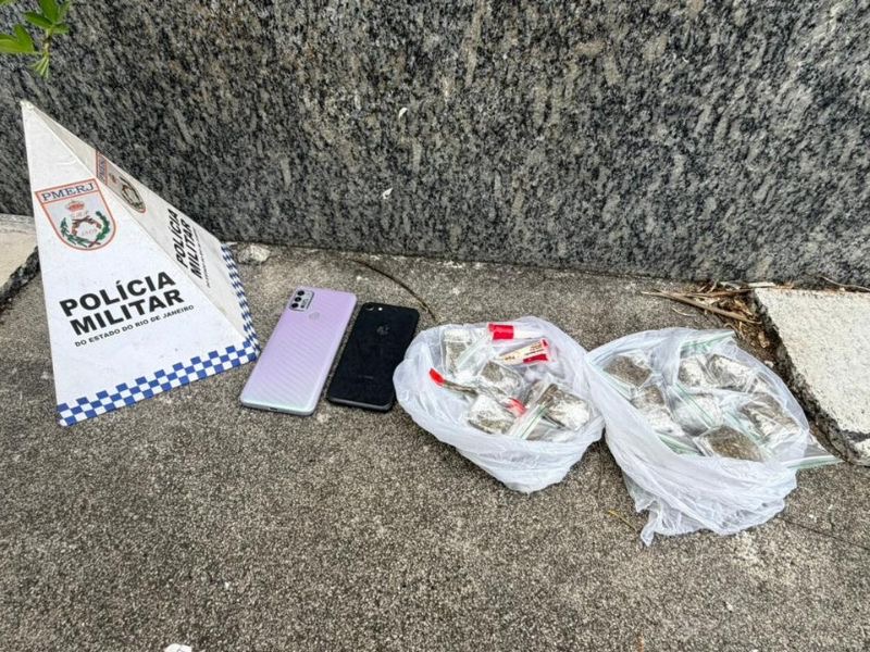 Traficantes são presos em ação da PM no bairro Cidade Praiana, em Rio das Ostras