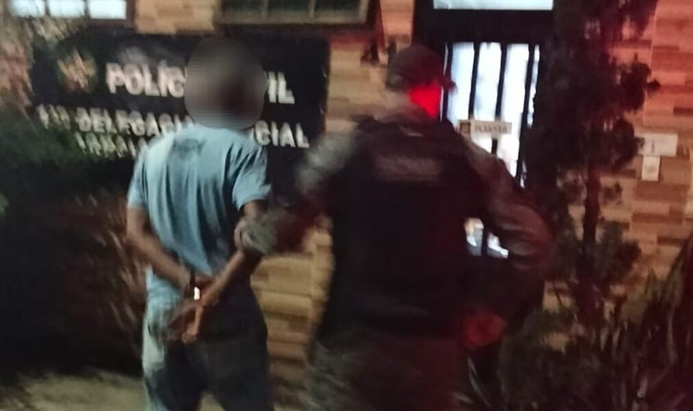 Ameaça com faca termina em prisão no Centro de Arraial do Cabo