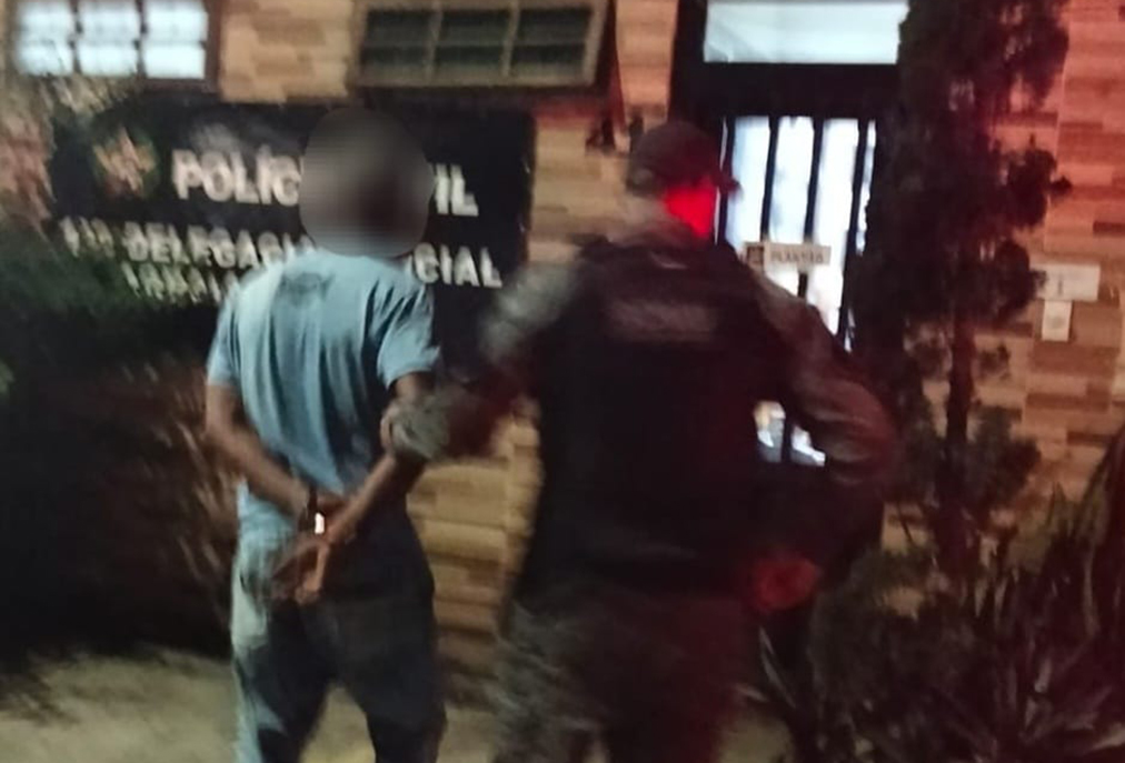 Ameaça com faca termina em prisão no Centro de Arraial do Cabo