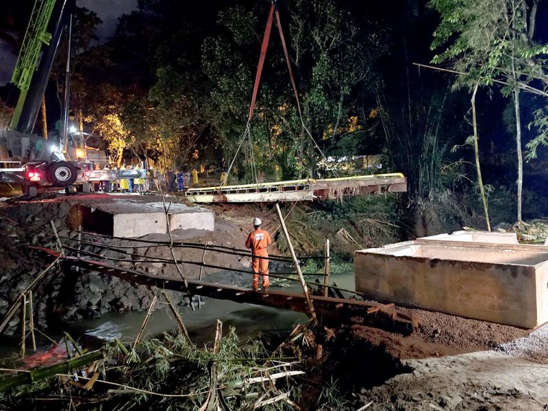 Regalo, na serra de Macaé, tem acesso liberado após instalação de nova ponte