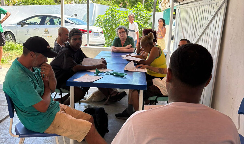 Arraial do Cabo inicia Oficina de Barbeiro Itinerante com cortes gratuitos no CREAS