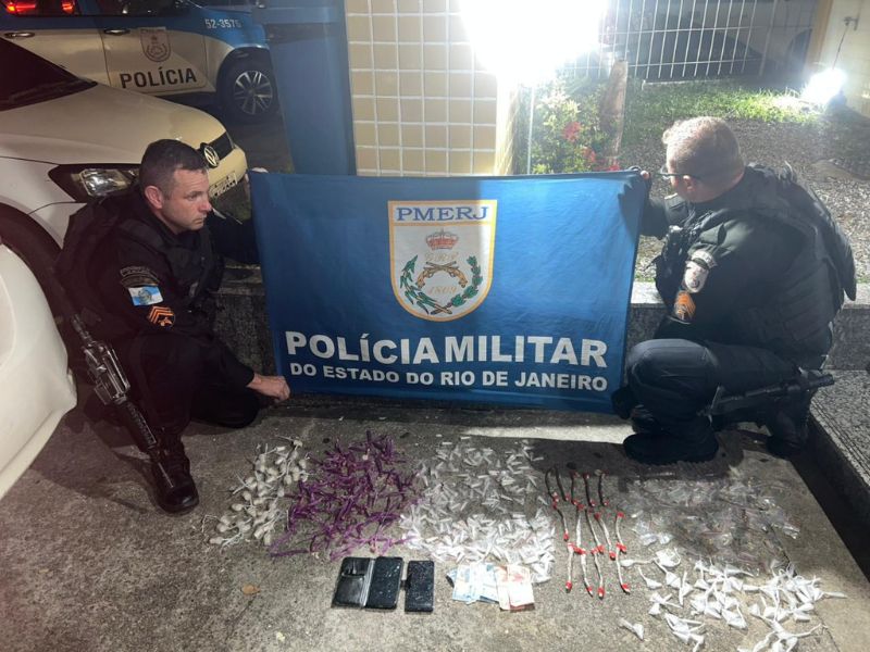 Ação da PM prende trio com grande quantidade de drogas no centro de Macaé
