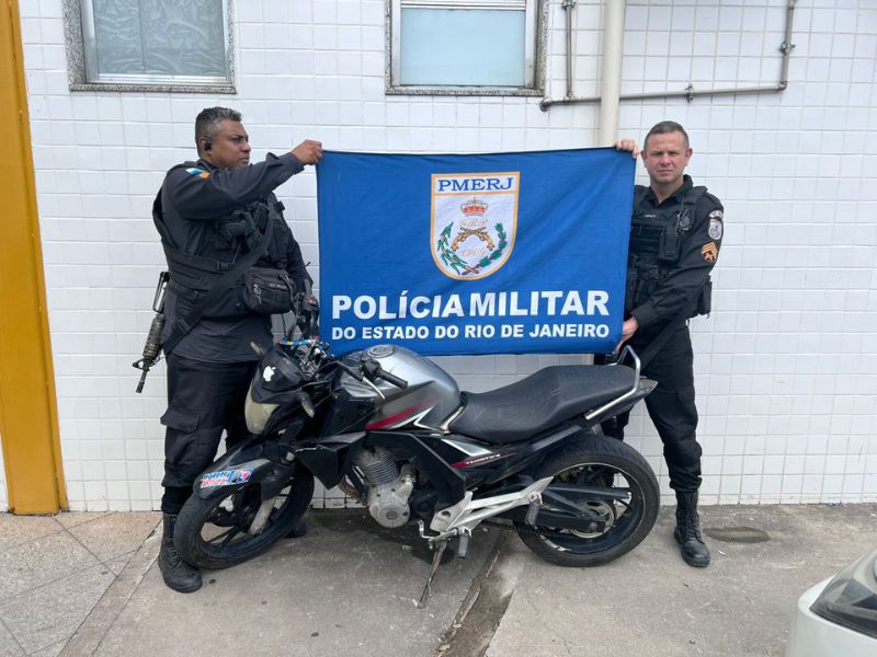 Ações da PM em Macaé têm adolescente de 17 anos detido e homem preso por tráfico