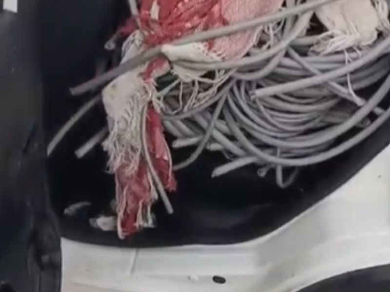 Ação da PM prende 2 homens que usavam uniforme de empresa para furtar cabos em Macaé