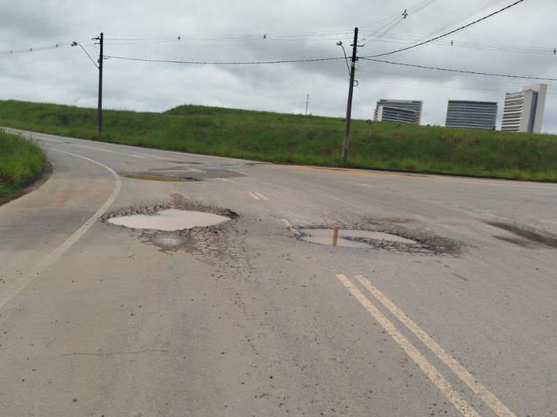 Volta de tempo bom permite retorno da operação tapa-buracos em bairros de Macaé