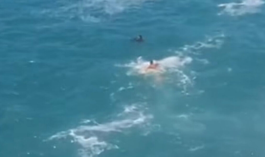 Pescador é resgatado com vida após ser arrastado pelo mar na Praia das Conchas em Cabo Frio