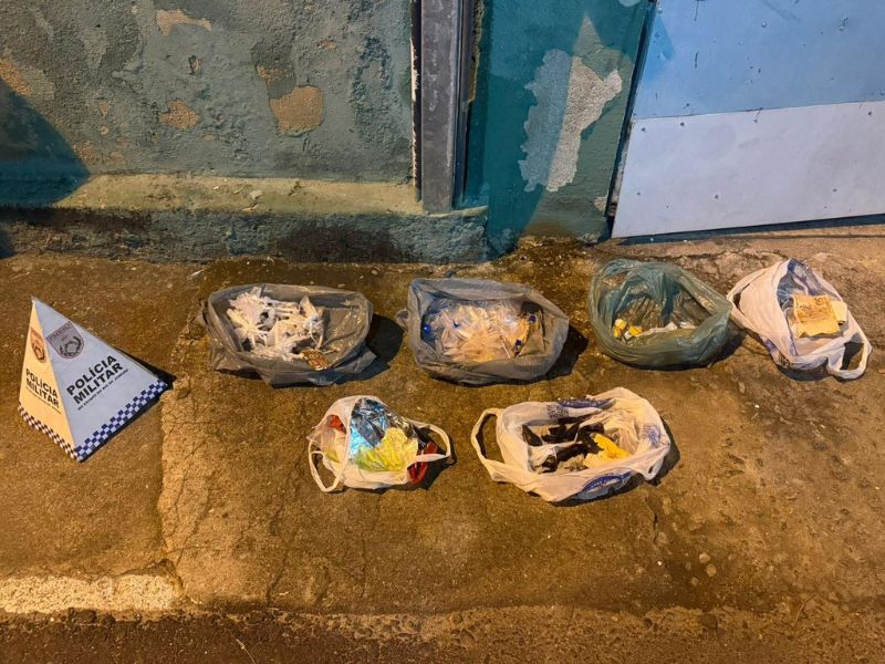 Ação do 32º BPM apreende drogas e 3 adolescentes em comunidade de Macaé