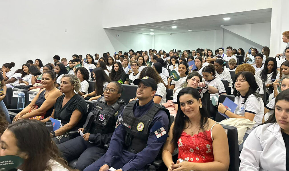 Mesa Rosa promove diálogo entre gerações e reforça liderança feminina em Arraial do Cabo
