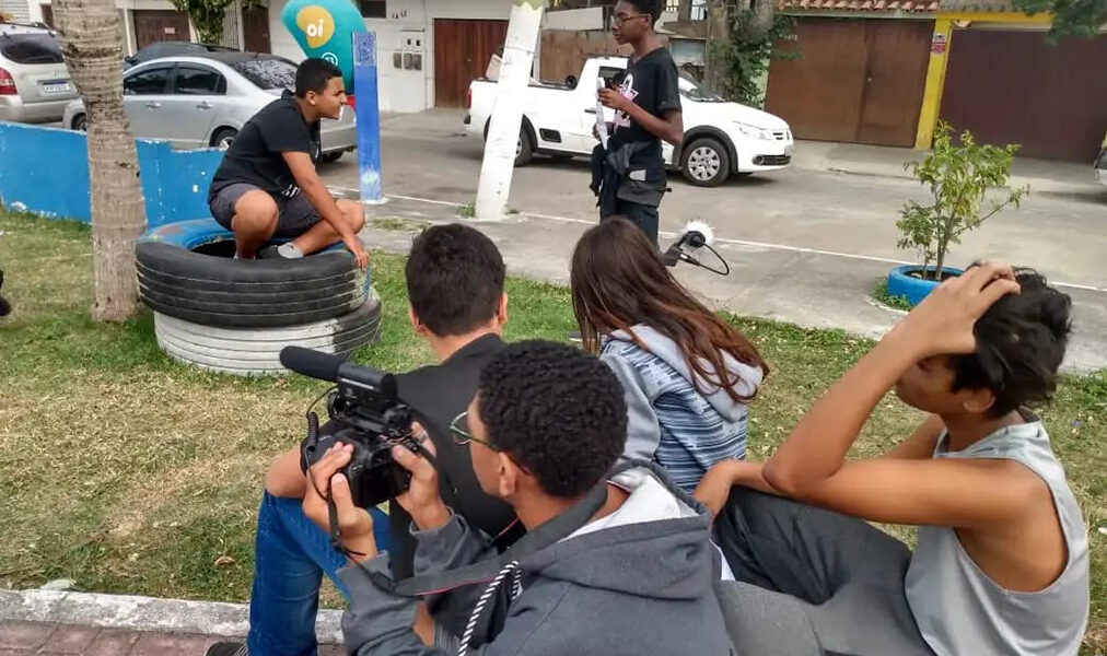 Estudantes de Cabo Frio levam produção própria ao Cinema Inflável em Iguaba Grande