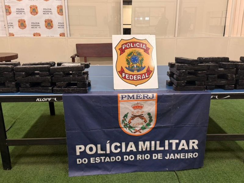 Casal é preso pela PM transportando 51 kg de maconha na BR-101, em Macaé
