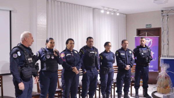 Mobilização no Centro de São Pedro da Aldeia reforça rede de proteção às mulheres