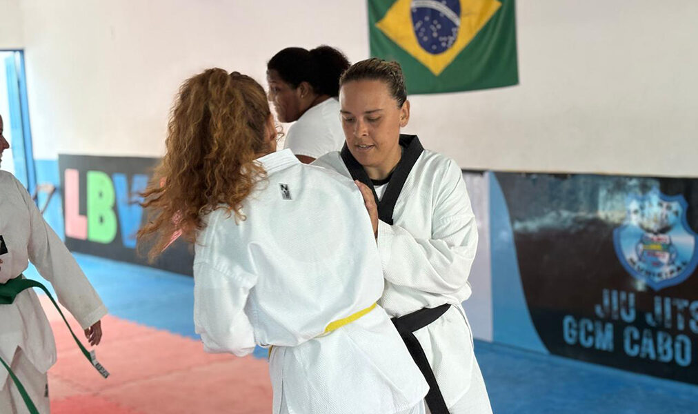 Patrulha Maria da Penha promove defesa pessoal para mulheres em Cabo Frio