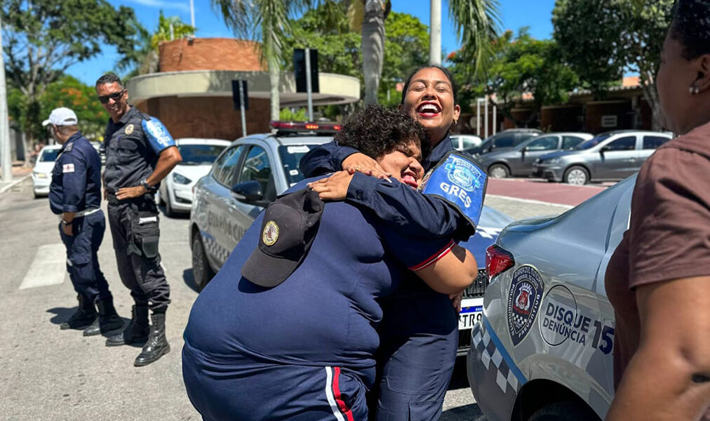 Ronda Escolar realiza sonho de aniversário de aluna da rede municipal em Arraial do Cabo