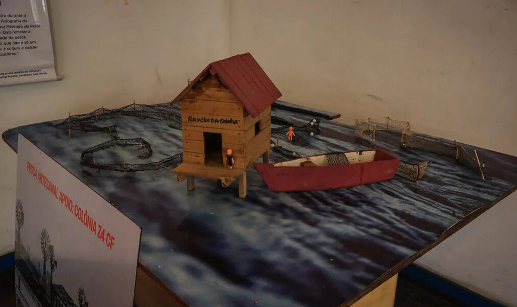 Cabo Frio recebe exposição fotográfica sobre memória e relação com o mar no Charitas