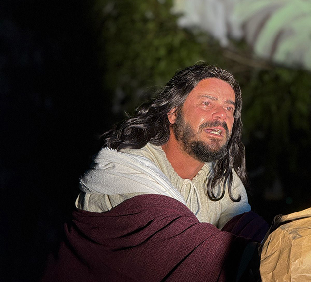 Paixão de Cristo reúne multidão e emociona público em Cabo Frio