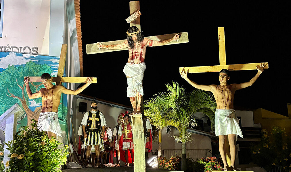 Encenações da Paixão de Cristo mobilizam público no Centro e em Figueira em Arraial do Cabo