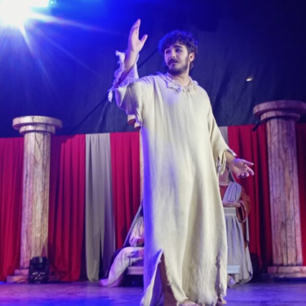 Macaé celebrou Páscoa com teatro, missa e mensagem de esperança