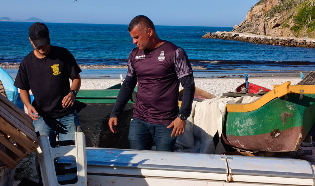 Arraial do Cabo intensifica fiscalização e apreende itens irregulares na Praia do Pontal