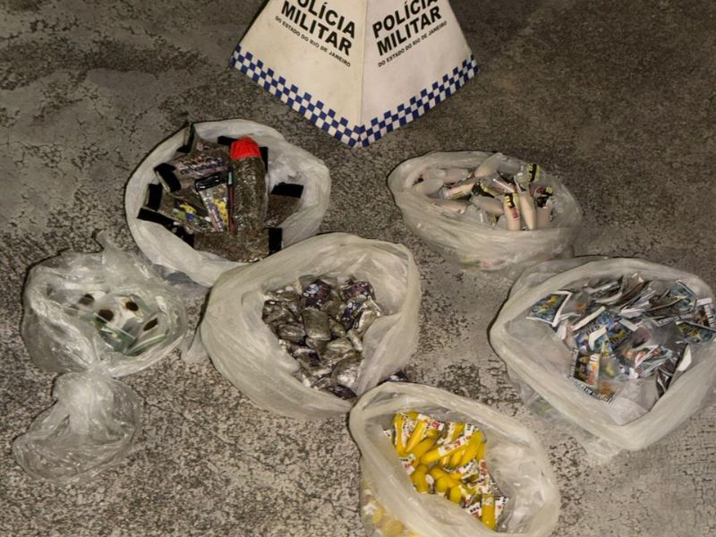 Mochila com drogas é encontrada em Rio das Ostras após denúncia anônima