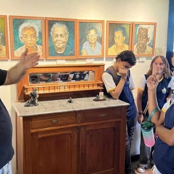 Casa de Cultura e Museu de Rio das Ostras ganham visita de alunos da rede municipal