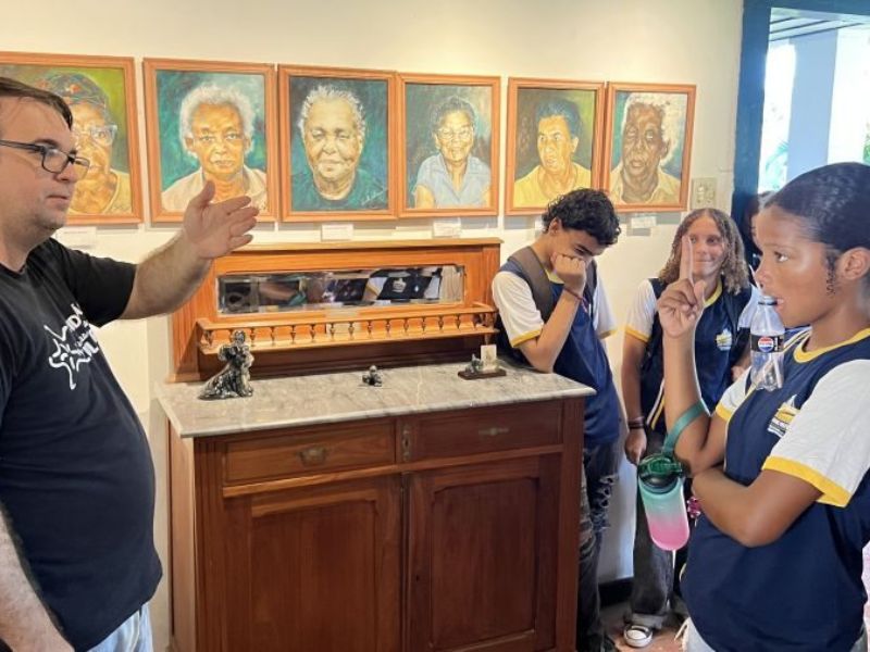 Casa de Cultura e Museu de Rio das Ostras ganham visita de alunos da rede municipal