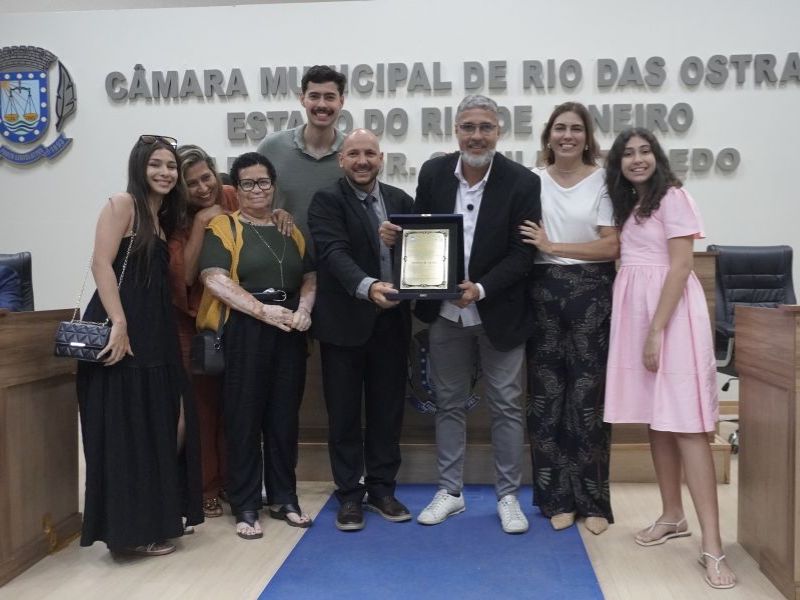 Sessão solene homenageia personalidades no aniversário de Rio das Ostras
