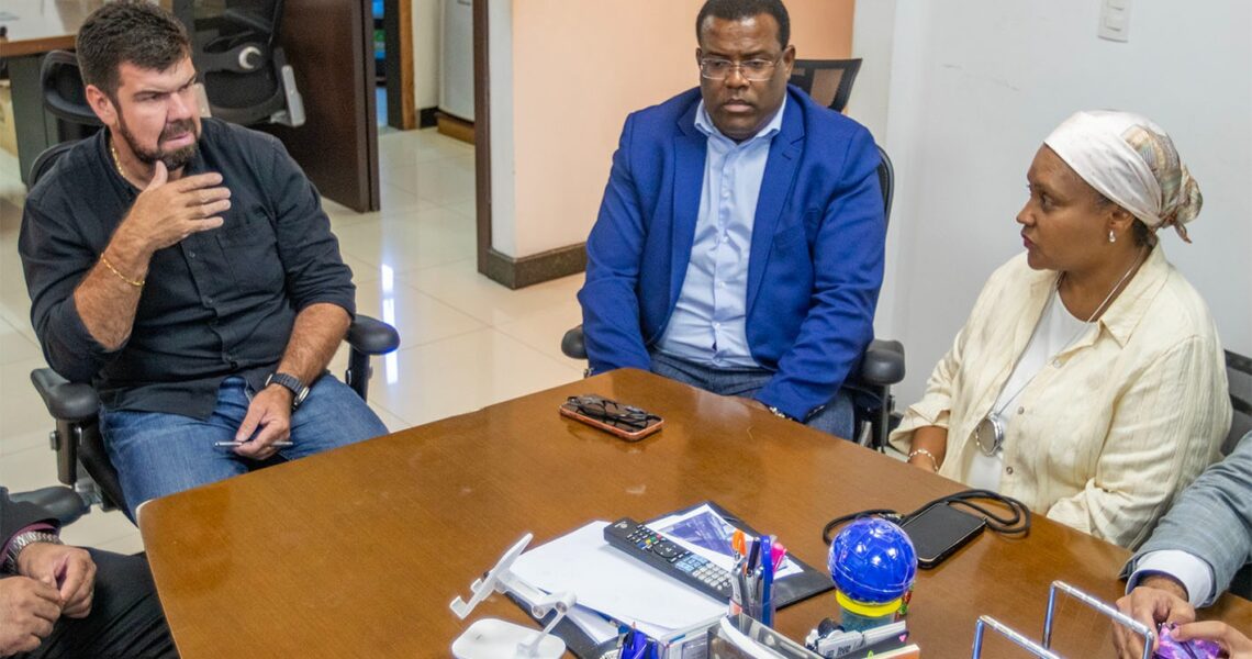 Servidores comemoram aumento e avanço na carreira em Macaé