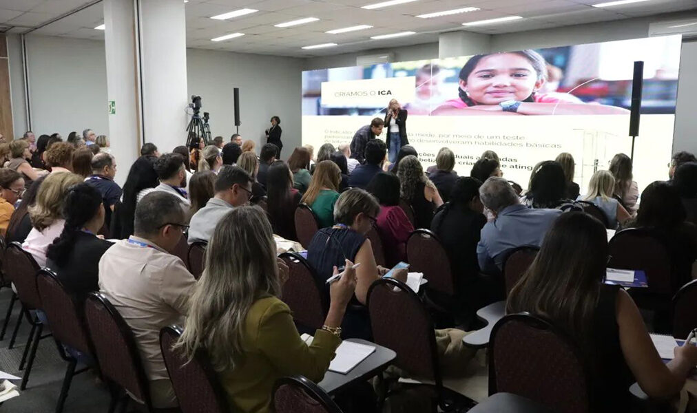 Cabo Frio amplia estratégias educacionais em encontro nacional sobre alfabetização