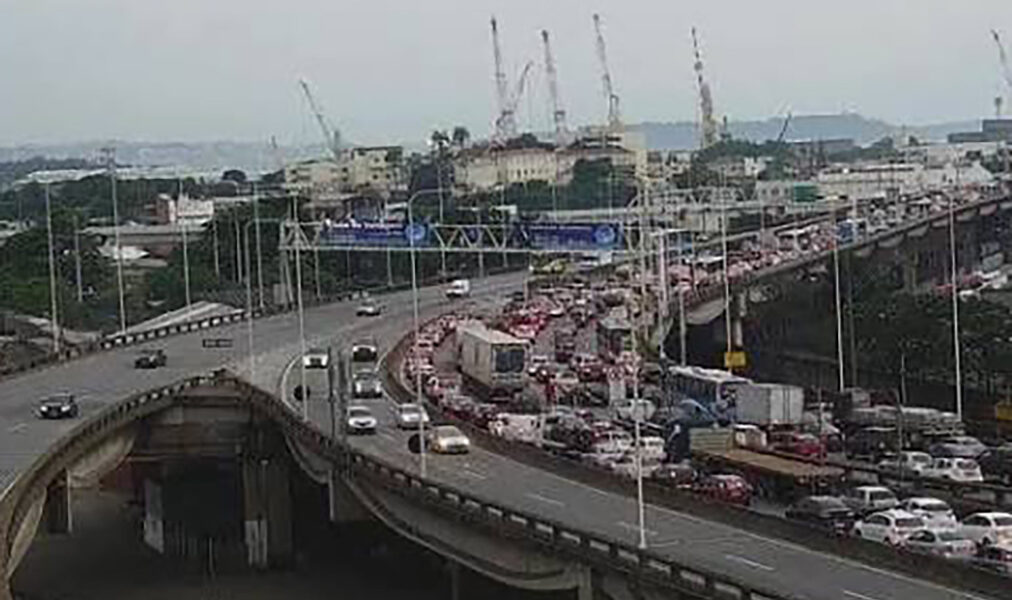 Movimento intenso marca feriadão na Ponte Rio–Niterói com previsão de 1,2 milhão de veículos