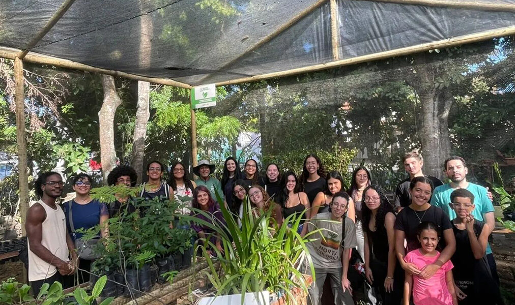 Estudantes da UERJ visitam horto municipal de Cabo Frio para atividade prática ambiental