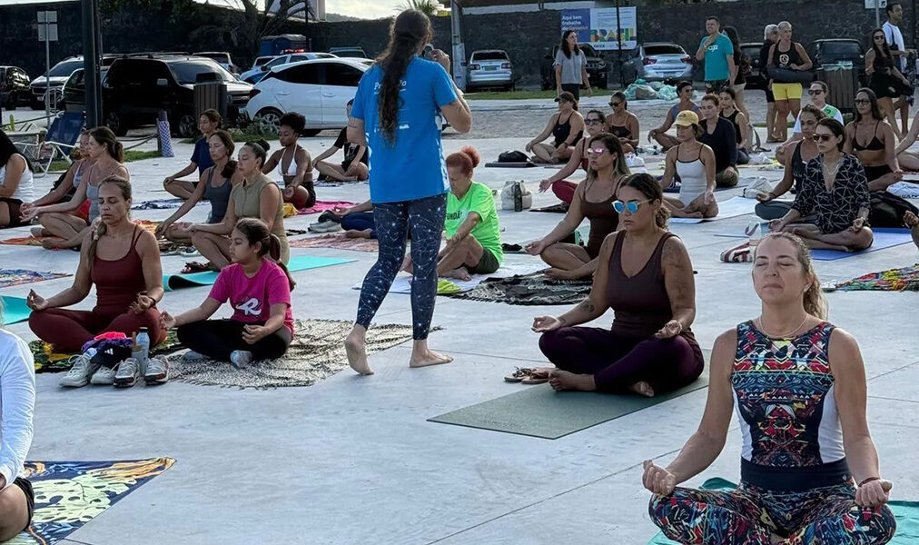 Cabo Frio promove nova edição do Yoga no Forte neste domingo no Canto do Forte
