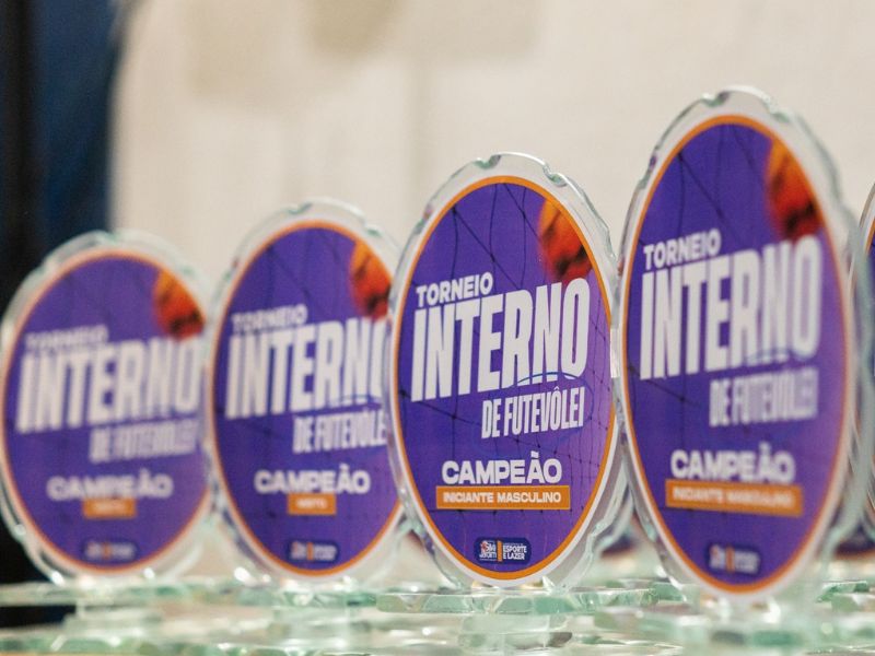 Esportistas de Silva Jardim participação de competição interna de futevôlei