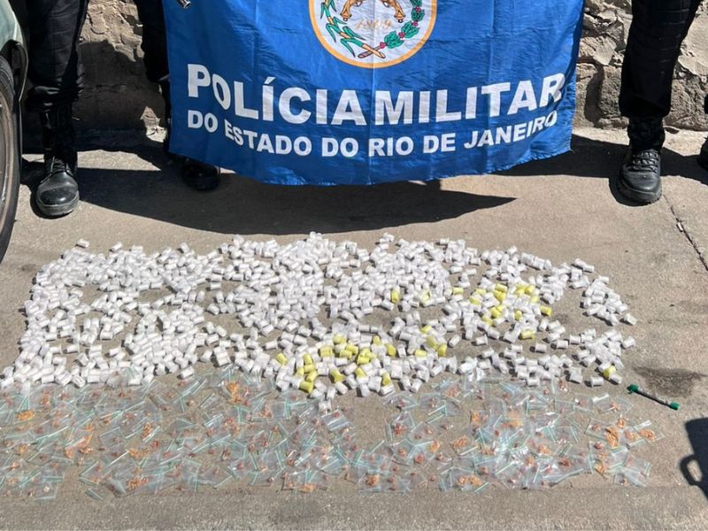 Ação da PM fecha boca de fumo e apreende grande quantidade de drogas em Rio das Ostras