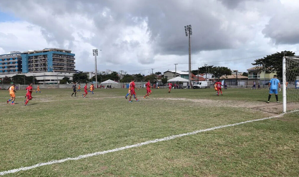 Servidor vira craque e toma conta do Correão no feriado