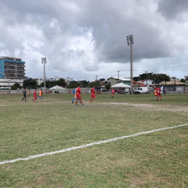 Servidor vira craque e toma conta do Correão no feriado