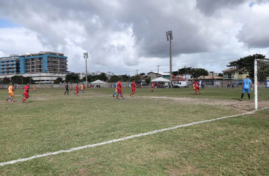 Servidor vira craque e toma conta do Correão no feriado