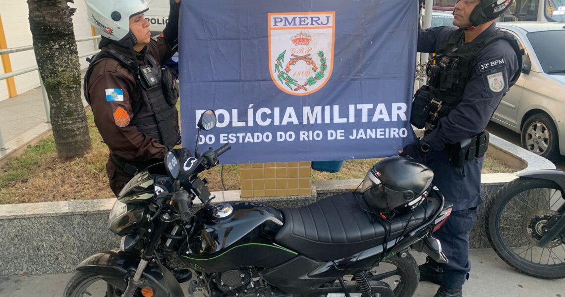 Polícia flagra moto com placa adulterada durante operação no centro de Macaé